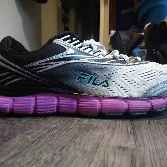 Fila running shoes. - Picture 1 of 5